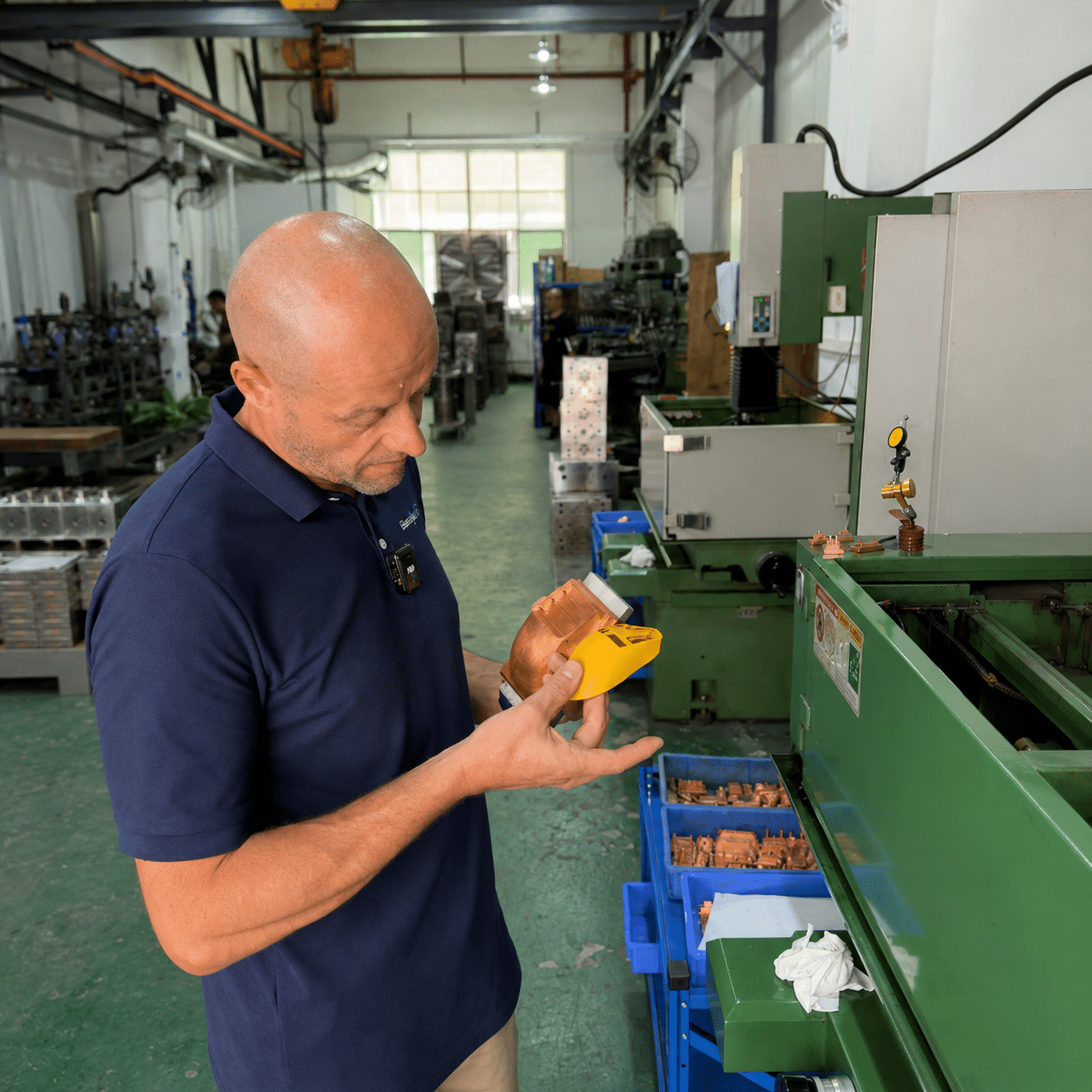 Contrôle d'une électrode cuivre d'électroérosion pour moule d'injection en Chine